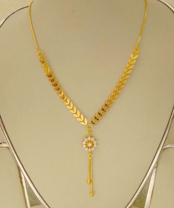 Picture of Leaf Design Fashionable Trendsetting Necklace/Chain For Women & Girls
