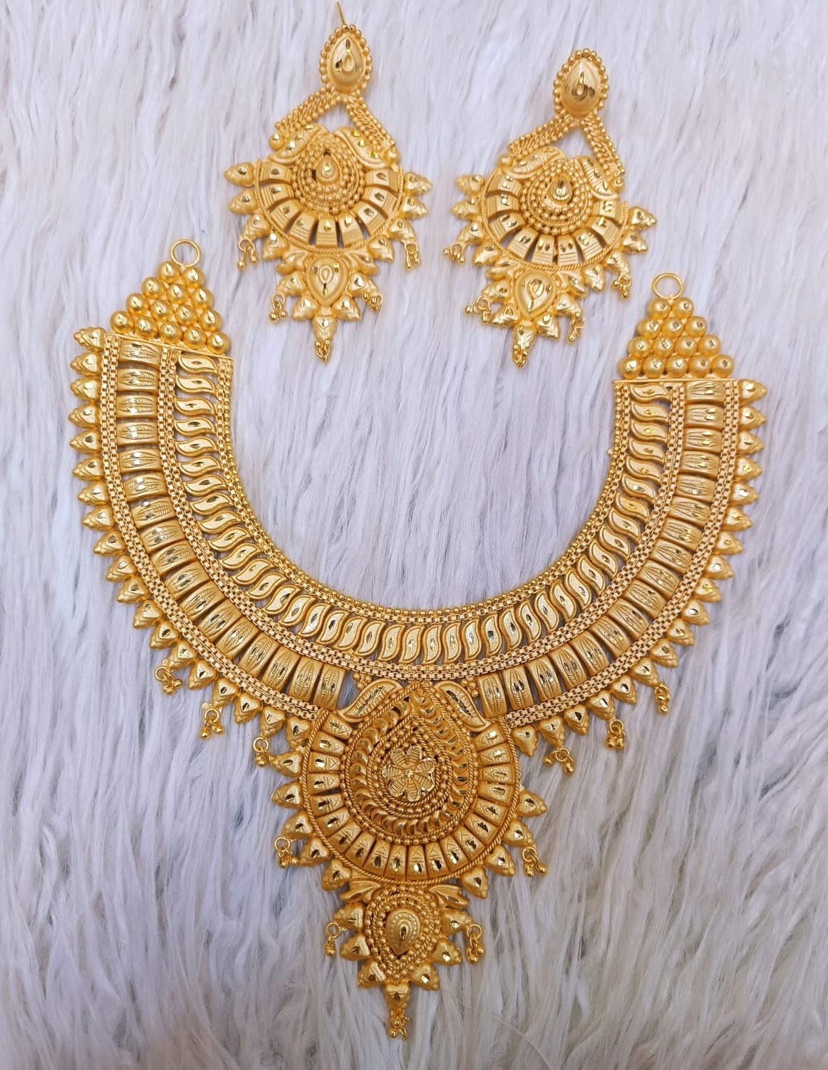 Picture of Dubai Gold Polish Premium Quality Wedding /Party /Bridal Necklace & Earrings Set For Women