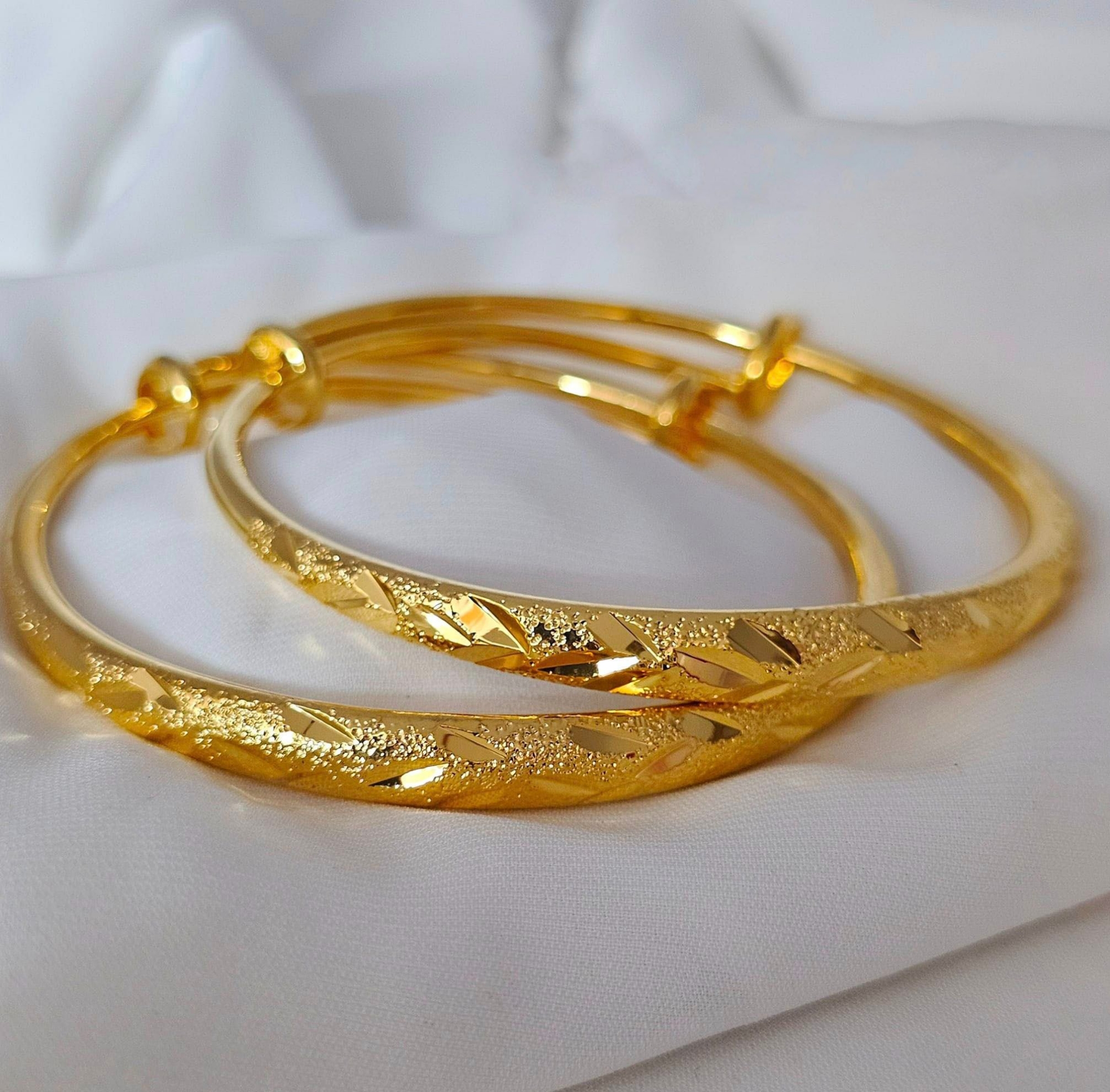 Picture of Cm Jewelry Premium Quality Smooth Finishing Fashionable Bracelet Design Bangles For Women Party, Wedding, Daily Wear Jewelry