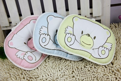Picture of The bear fixed pillow is 100% cotton The filling is hollow cotton Size: 24cm*19cm Color: blue pink green yellow The four colors have been mixed. Customers who have requested ask the store 1pcs