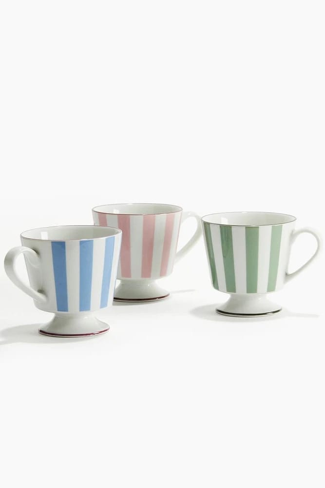 Picture of Footed porcelain mug