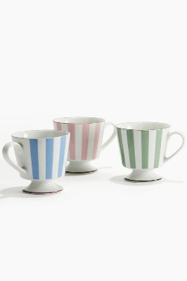 Picture of Footed porcelain mug