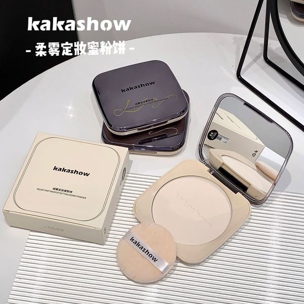 Picture of Kakashow velvet mist makeup setting powder is delicate and close to the skin, naturally conceals concealers, controls oil, is waterproof and sweat-proof, and contours the face