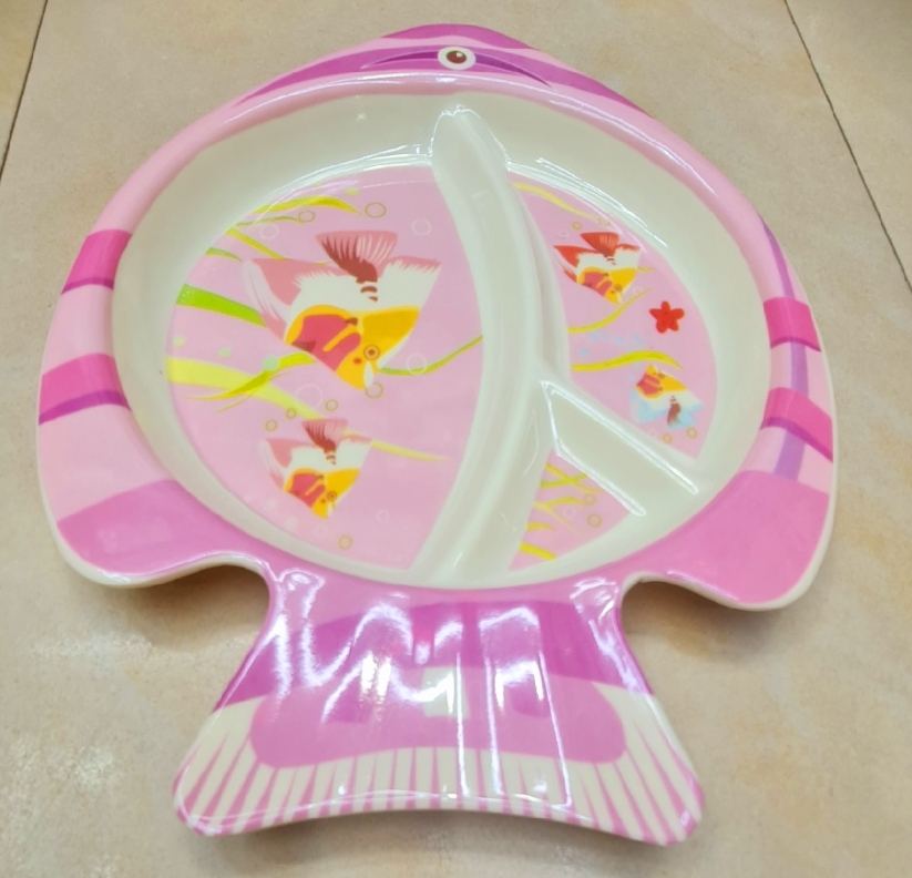 Picture of Our adorable baby fish plate make mealtime a splash with divided sections keep portions organized, while the cute fish design encourages little ones to gobble up their food. Made from safe, food-grade materials, it's perfect for tiny hands