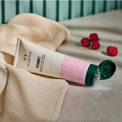 Picture of The Body Shop - Vitamin E Gentle Facial Wash - 125 ml