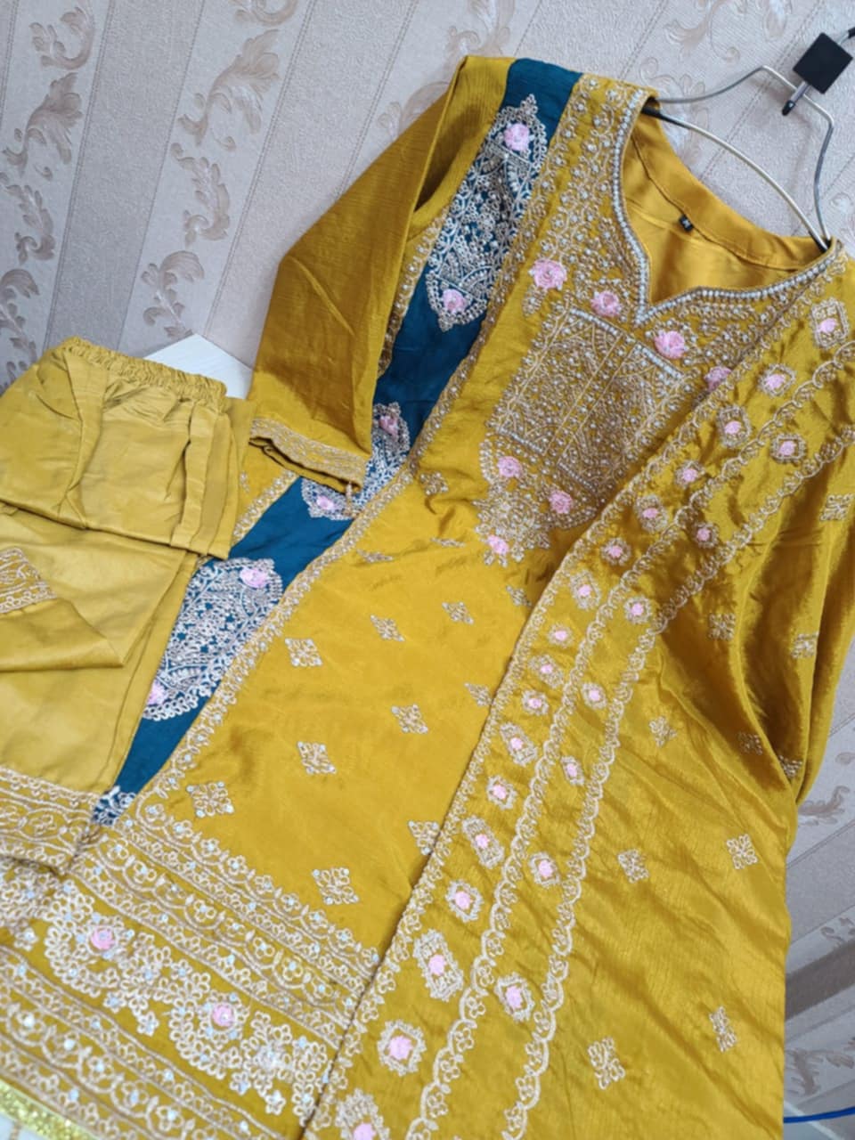 Picture of Readymade Three Piece For Women Exclusive Chini Gura Febrics Collection Embroidery , Stylist, Fashionable 3 pice