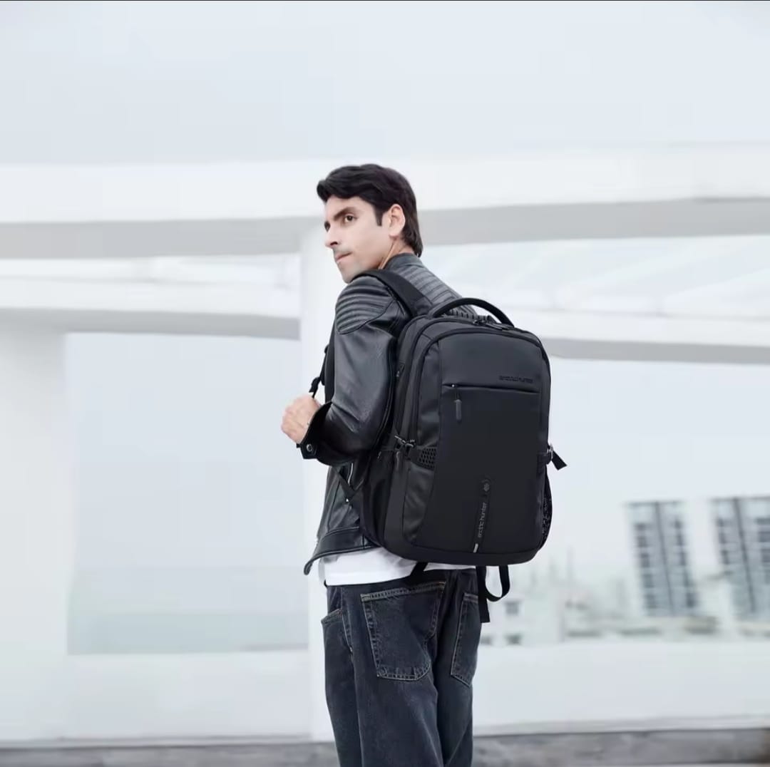 Picture of ARCTIC HUNTER B00388 Waterproof Outdoor Climbing Light Large Capacity Backpack