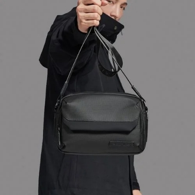 Picture of Arctic Hunter YB00518 7.9-Inch Crossbody Casual Waterproof Muti-Pocket Bag