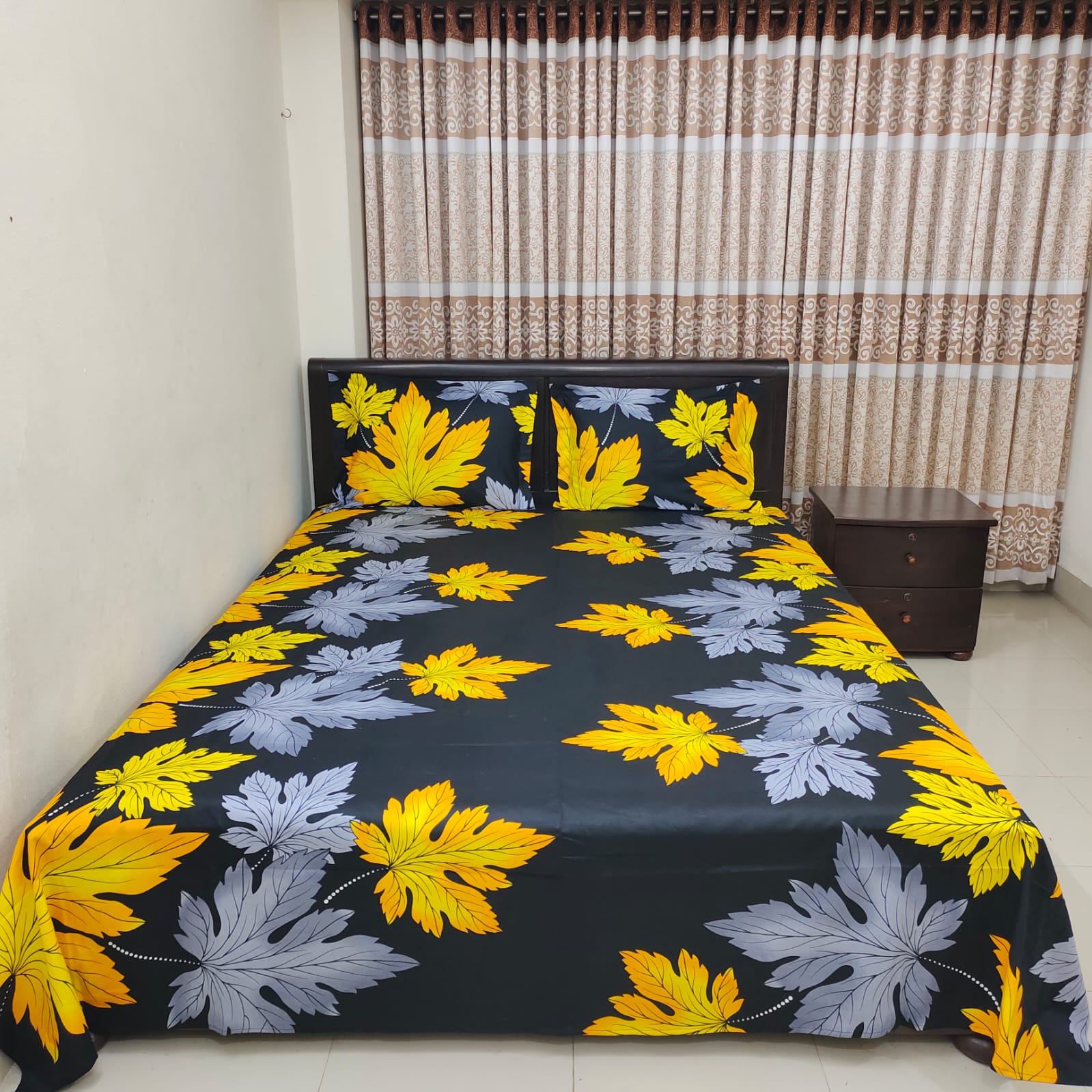 Picture of Luxury Tuwel Cotton Fashionable Bed Sheet for Home Decoration 7.5/8.25 Feet King Size Bedsheet