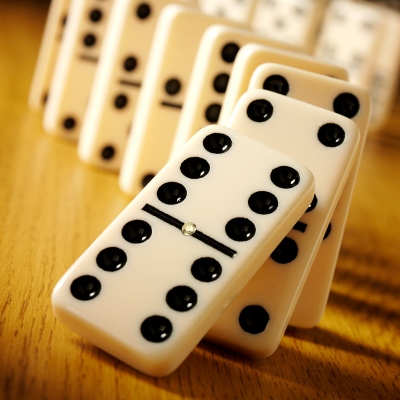 Picture of Wooden Dominoes Set with Black Dots Traditional Game Learning Toy for Kids, Friends and Family (28 pcs)