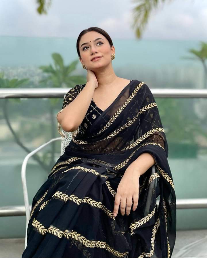 Picture of Exclusive Viral Georgette saree with embroidery work blouse pics