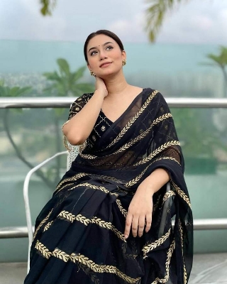 Picture of Exclusive Viral Georgette saree with embroidery work blouse pics