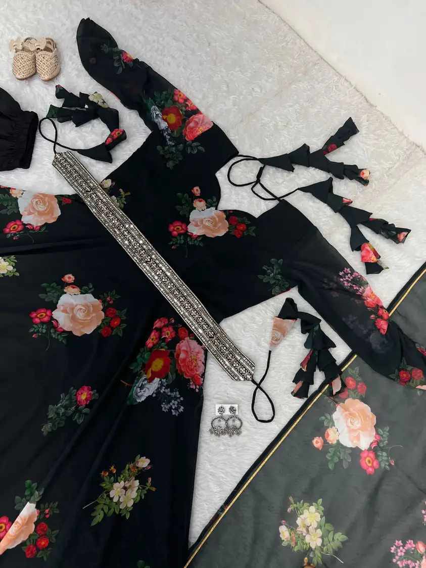 Picture of Black Queen Gawn Three Pcs

Gawn Febrics Jorgette