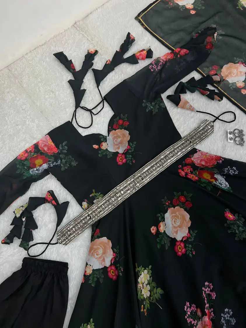 Picture of Black Queen Gawn Three Pcs

Gawn Febrics Jorgette