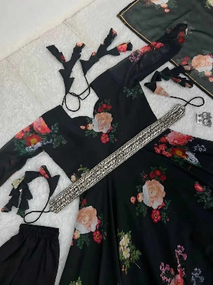 Picture of Black Queen Gawn Three Pcs

Gawn Febrics Jorgette