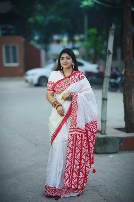 Picture of Fashionable Half Silk Saree for Women - Embrace Elegance for All Occasions - Suitable for All Seasons