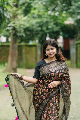 Picture of Fashionable Half Silk Saree for Women - Embrace Elegance for All Occasions - Suitable for All Seasons