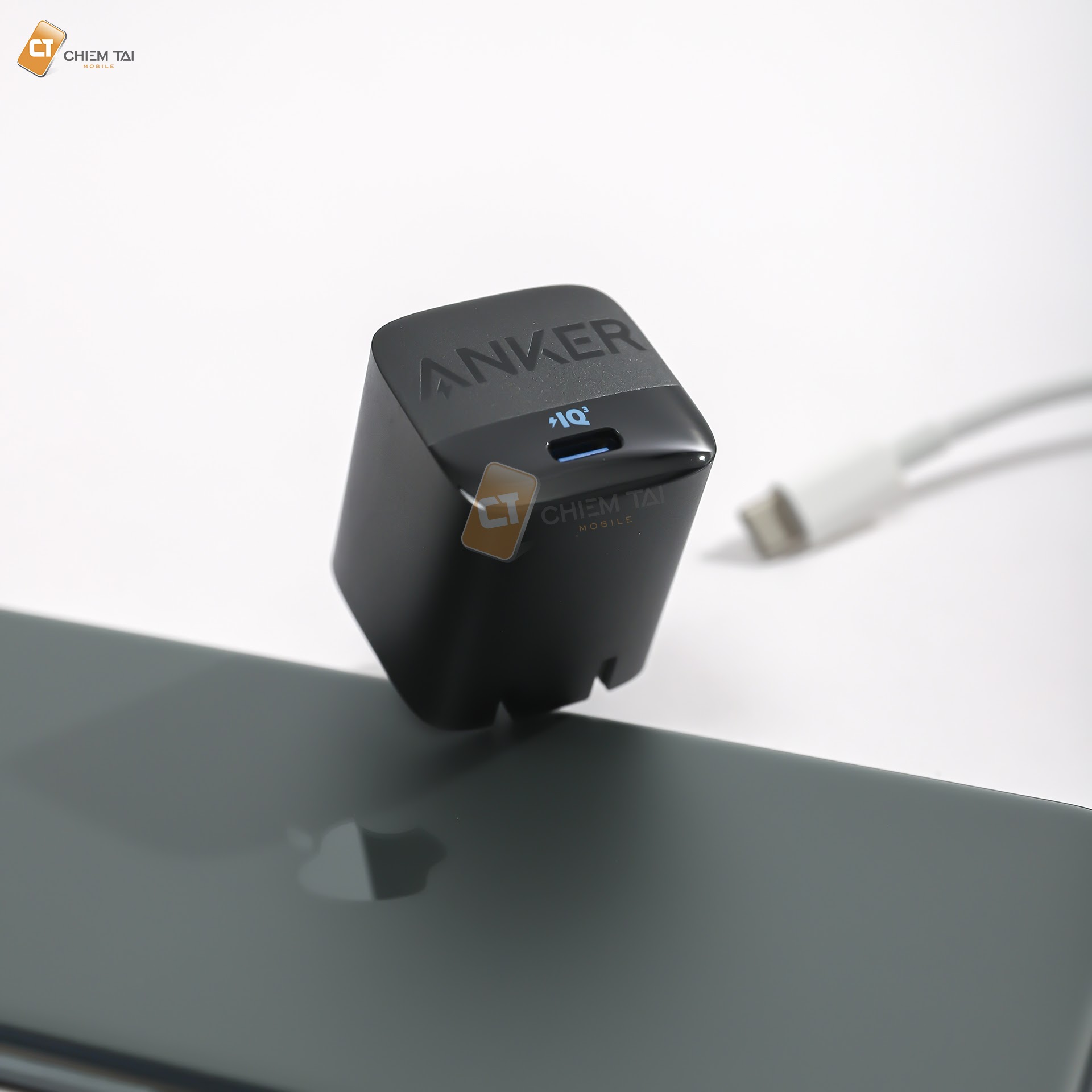 Picture of Anker 30W Foldable Charger Adepter Black