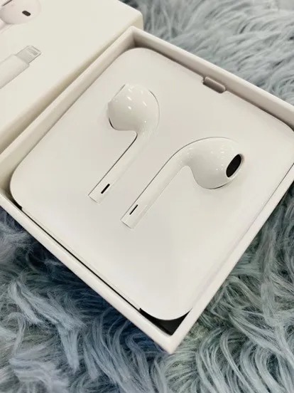 Picture of 7 8 Plus X XR XS Max 12 12 pro max 13 13 pro max Wired Earphone With Microphone Gaming Headset Stereo Wired Headphones Headset with Mic and Volume Control direct connect