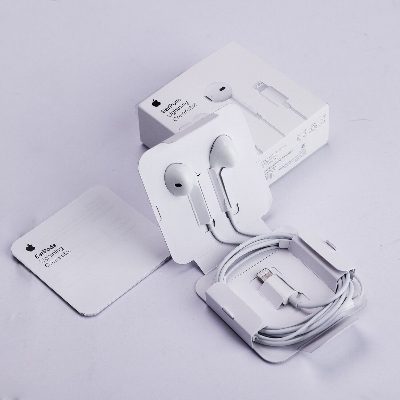 Picture of 7 8 Plus X XR XS Max 12 12 pro max 13 13 pro max Wired Earphone With Microphone Gaming Headset Stereo Wired Headphones Headset with Mic and Volume Control direct connect