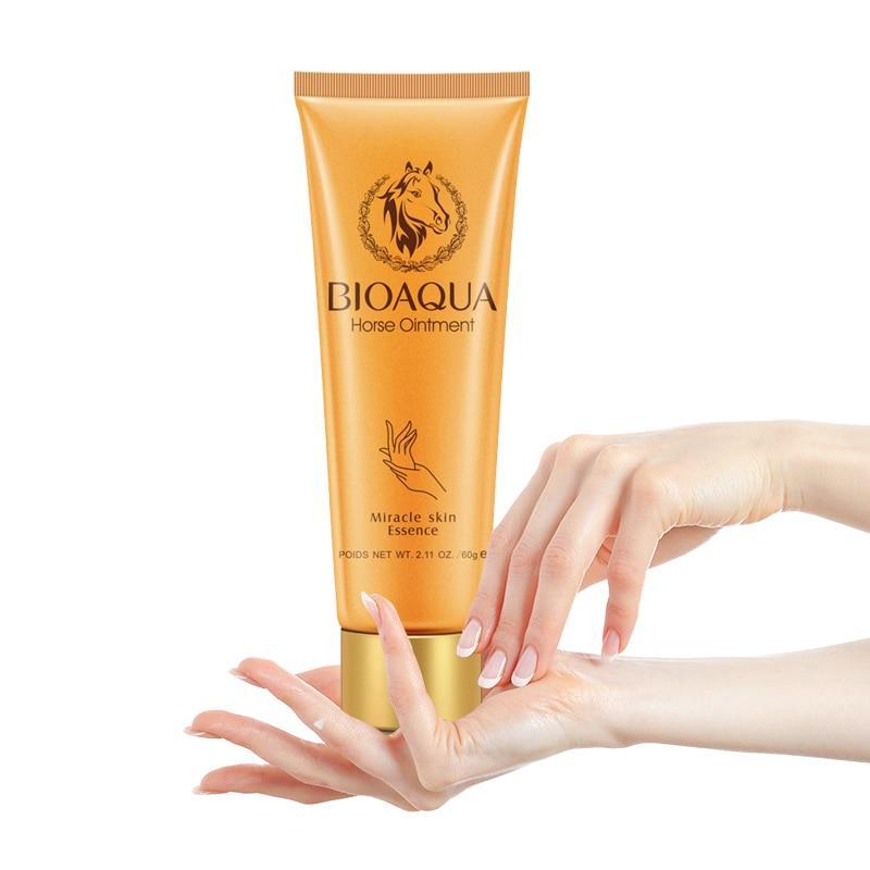 Picture of Horse Ointment Miracle Skin Essence Hand Cream

60gm