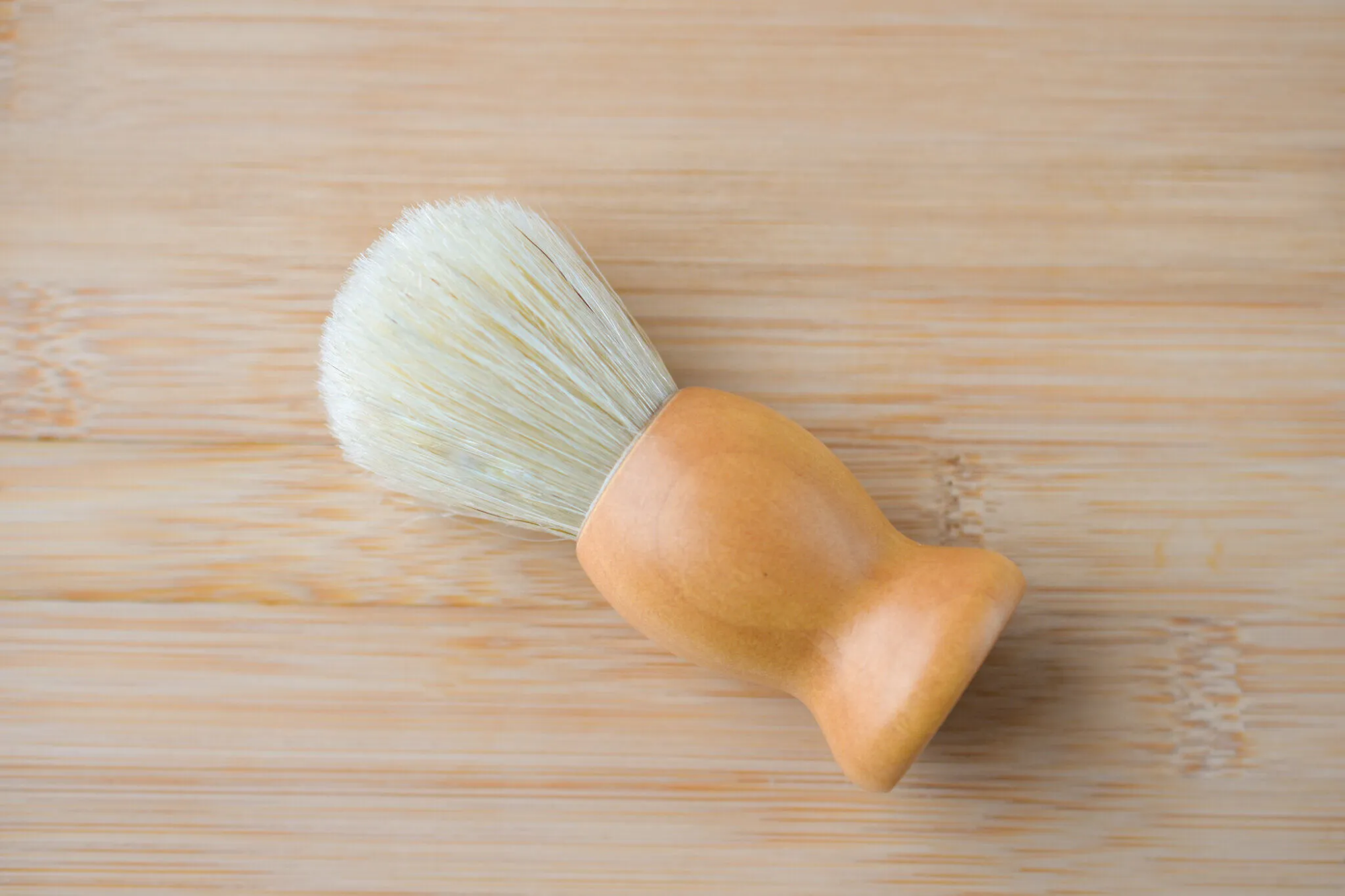 Picture of Men'S Foam Shaving Brush with wooden handle bristles are soft shave foam quickly and easily for thick beards 1 pcs