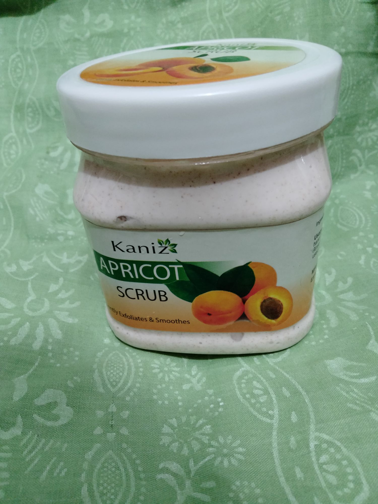 Picture of Kaniz Apricot Facial Scrub 500gm