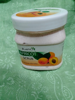 Picture of Kaniz Apricot Facial Scrub 500gm