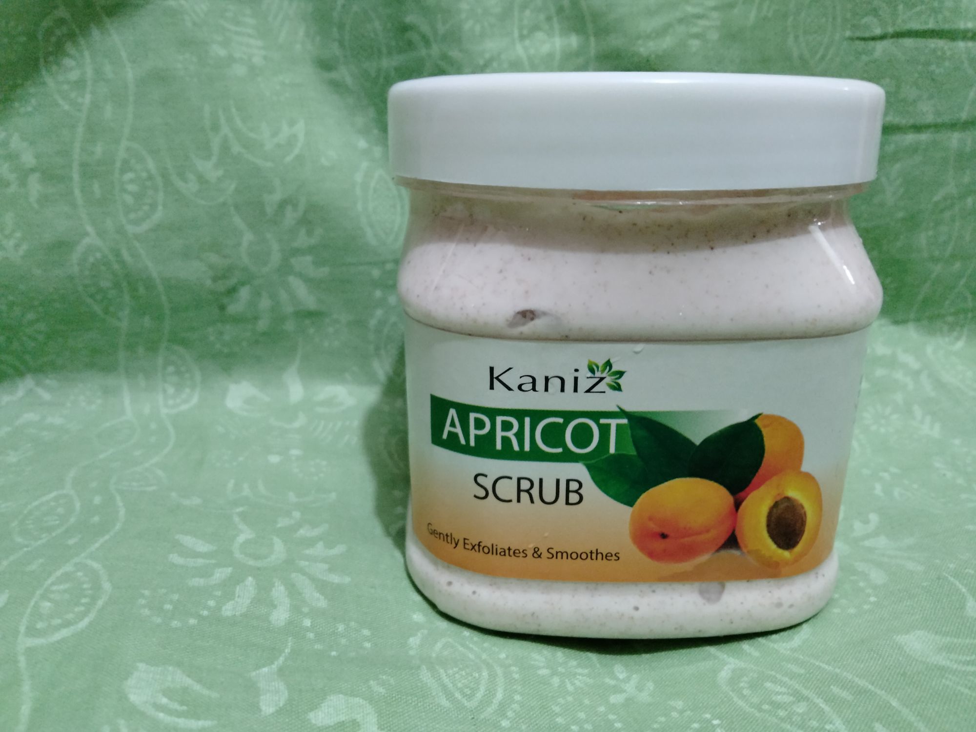 Picture of Kaniz Apricot Facial Scrub 500gm