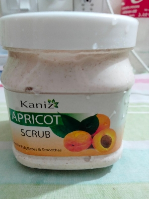 Picture of Kaniz Apricot Facial Scrub 500gm