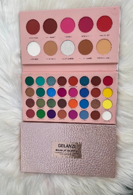 Picture of Gelanzi 3-in-1 makeup palette. It is a versatile palette