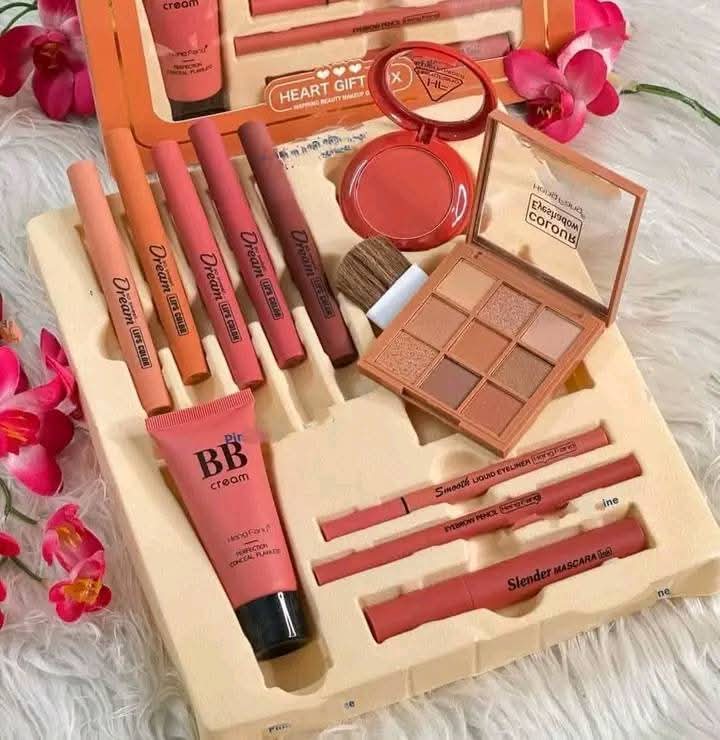 Picture of Heng Fang   is a makeup set