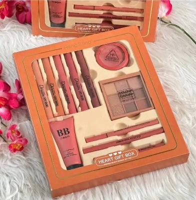 Picture of Heng Fang   is a makeup set