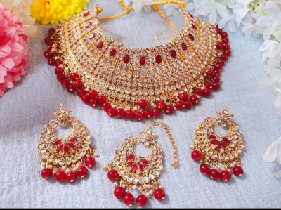Picture of Pearl Kundan Choker Necklace With Earring