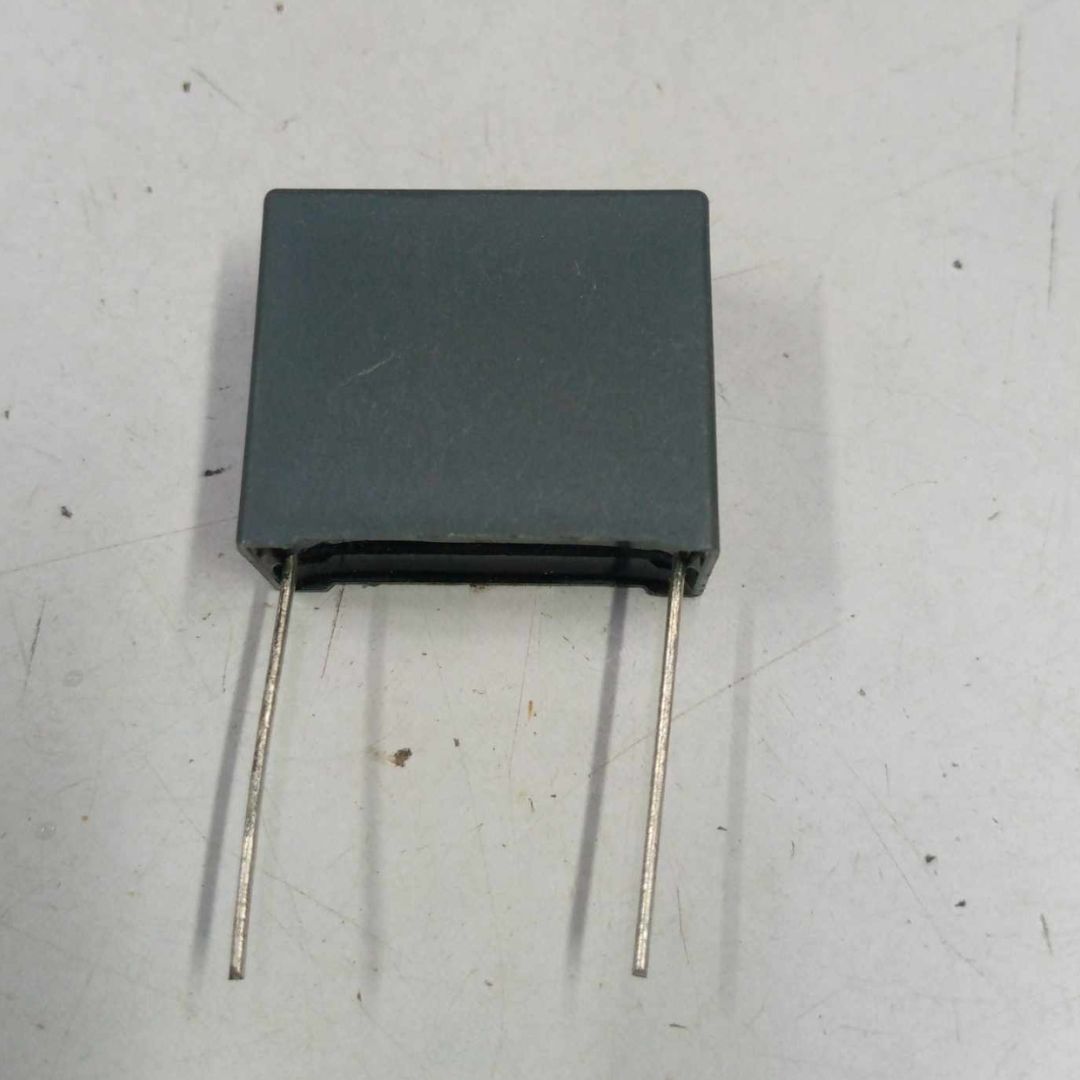 Picture of 5Pcs- BOX Type 1uF 105K 275VAC Capacitor 105K 275V Polypropylene Metal Film Capacitor Axial Film Molded Capacitors 2 Pin Leads Terminals Connections Leg