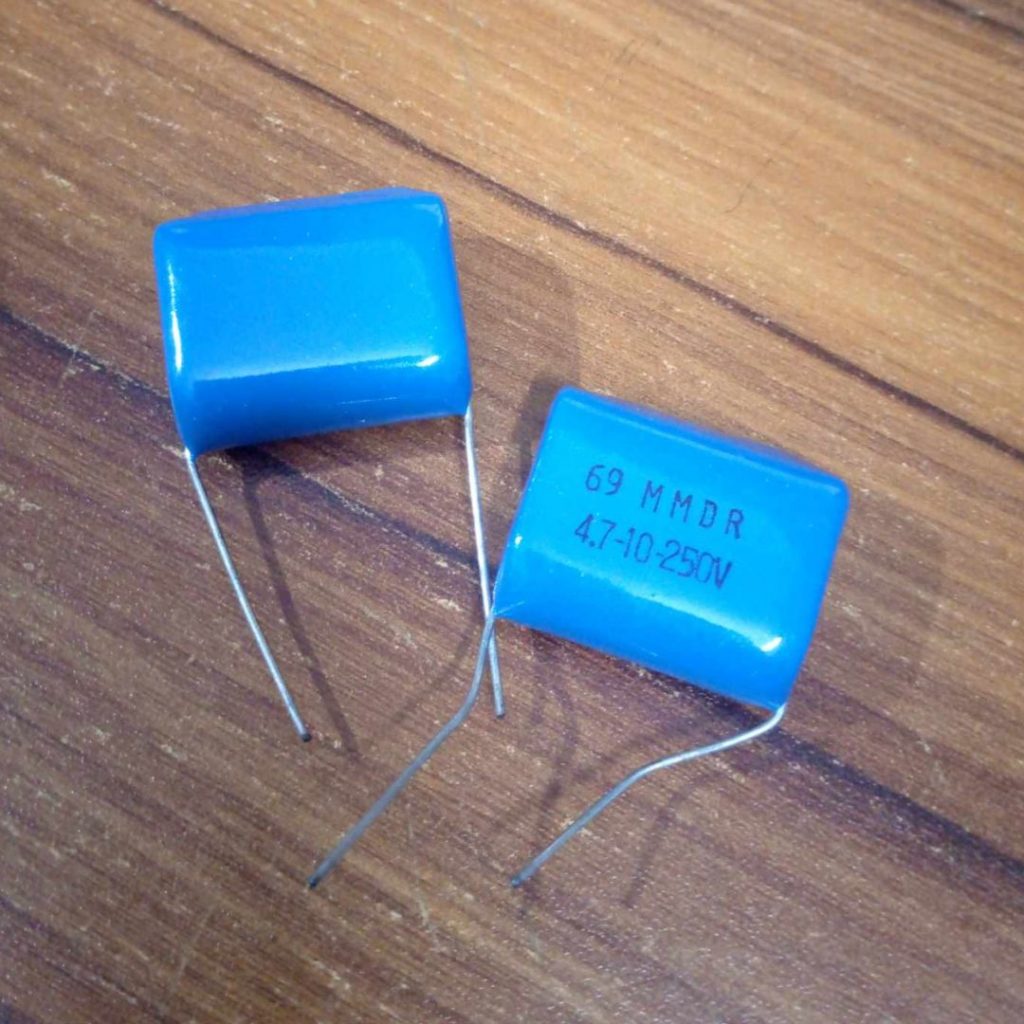 Picture of 3Pcs - METALLIZED 475K 250V Capacitor 4.7uf Capacitor Polypropylene 250V Capacitor Mylar 4700nF Polyester Film Capacitors 2 Pin Leads 250V 4.7uf Capacitor