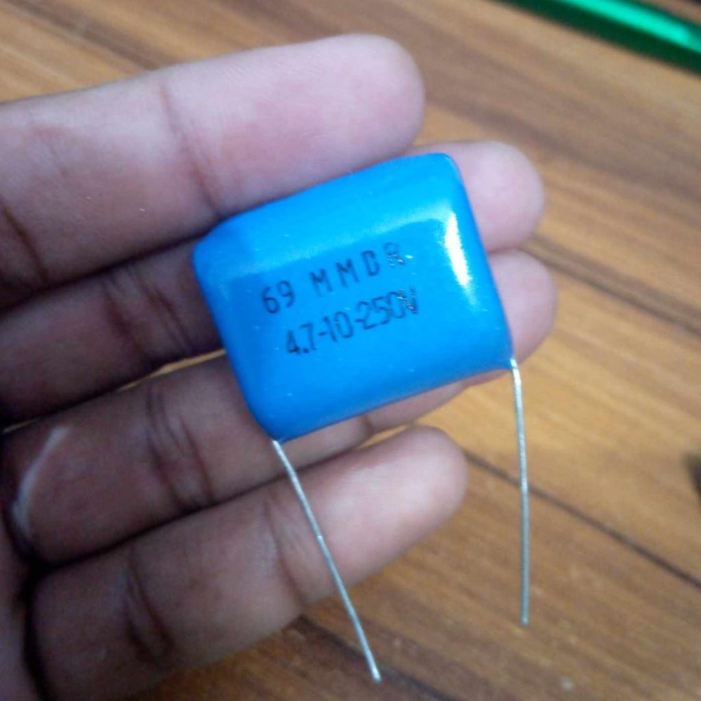 Picture of 3Pcs - METALLIZED 475K 250V Capacitor 4.7uf Capacitor Polypropylene 250V Capacitor Mylar 4700nF Polyester Film Capacitors 2 Pin Leads 250V 4.7uf Capacitor