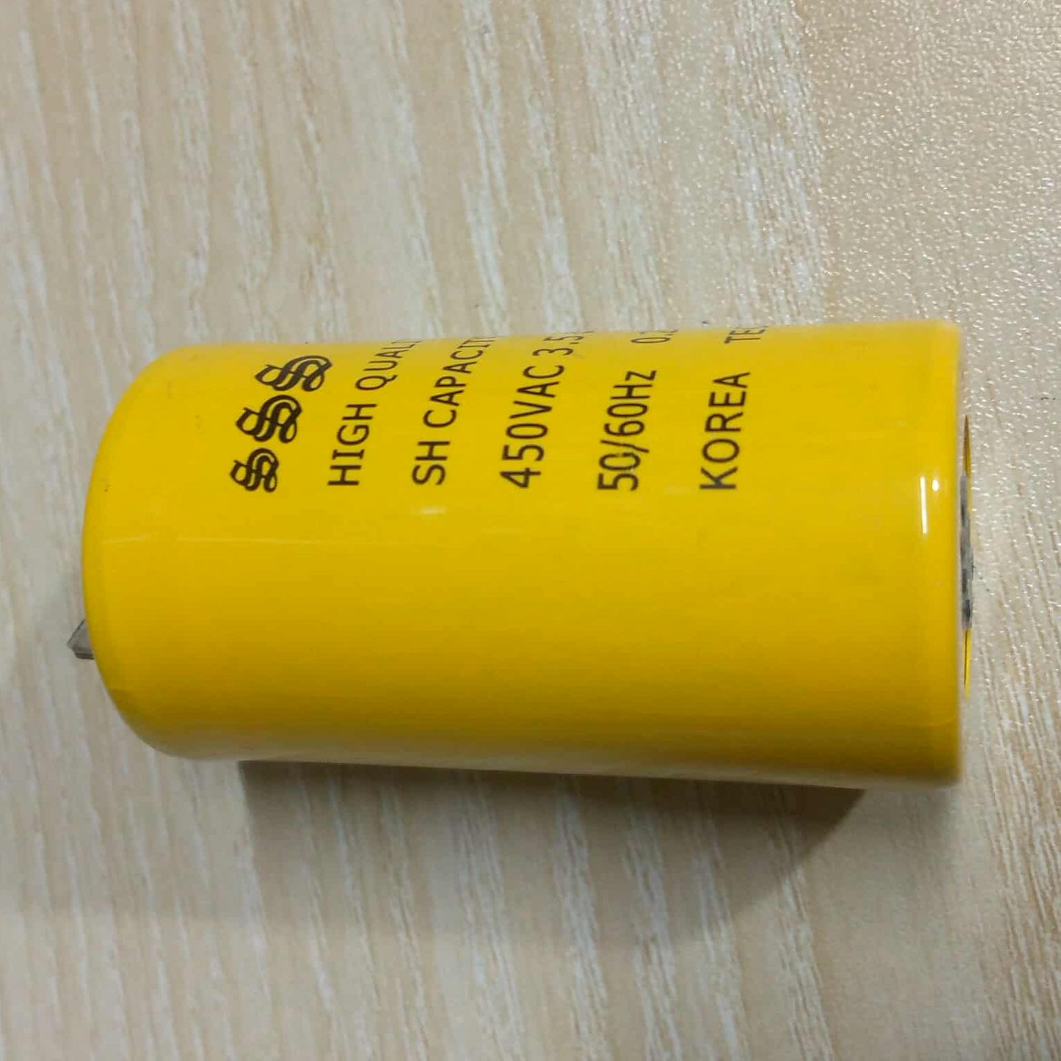 Picture of KOREA TECH High Quality 3.5uF 50Hz 60Hz 0.25A 450VAC Capacitor ORIGINAL 3.5uF Celling Fan Capacitor 2 Pin Leads 3.5uF Capacitor 3.5uF Fan Capacitor