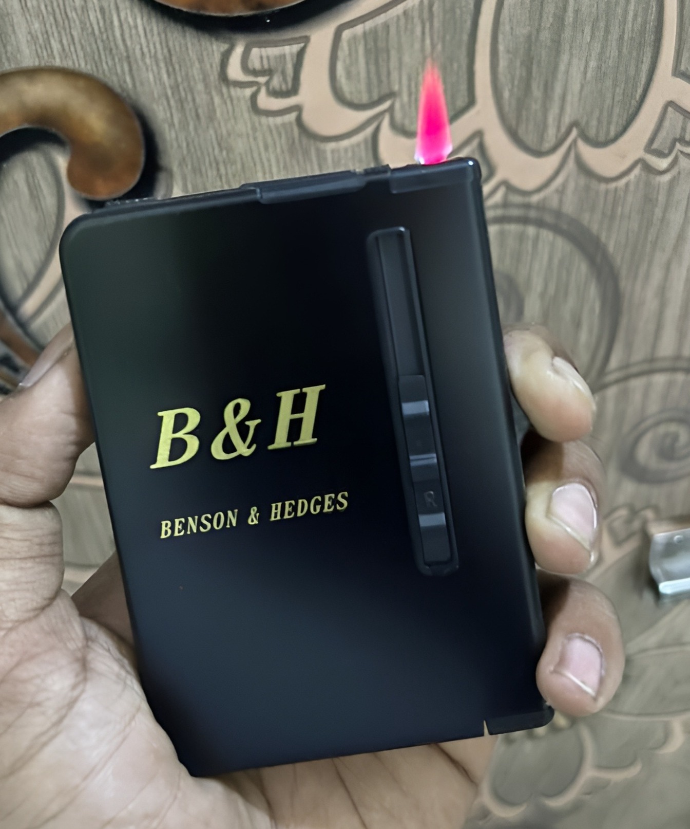 Picture of New 10 C igarete Box With Lighter