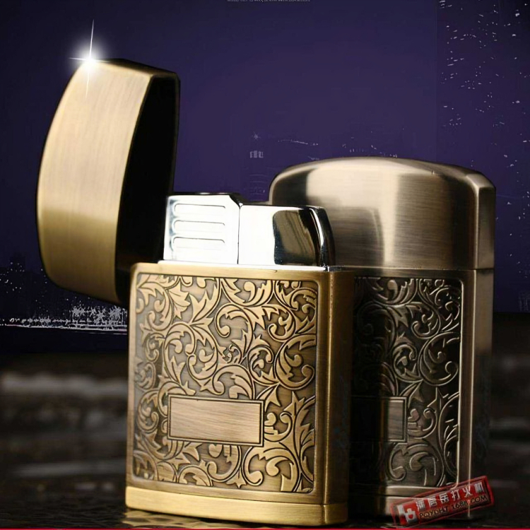 Picture of Metal Lighter Windproof Red Flame Lights  Vintage Classic Gas Lighters Top Grade Gifts