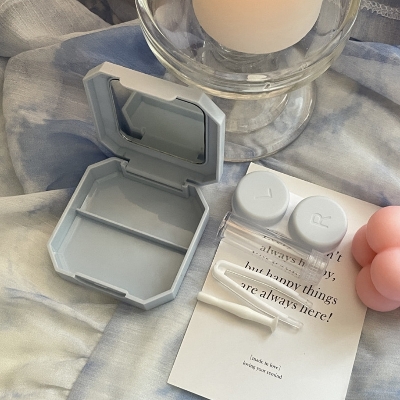 Picture of New Portable Pink Diamond Shape Contact lences Box Holder with Tweezers Remover Tool Solution Bottle Kit for Daily Outdoor Use,tour & travel. New design and Authentic quality Travel Kit Of all type Of Contact lens. #diamondkit