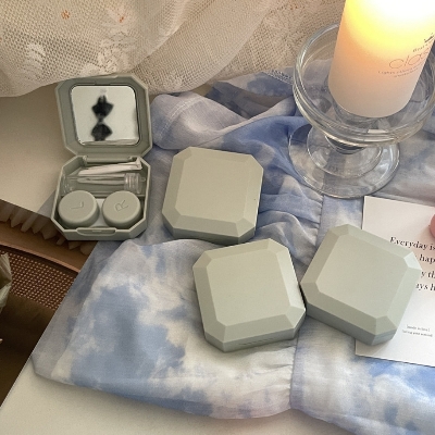 Picture of New Portable Pink Diamond Shape Contact lences Box Holder with Tweezers Remover Tool Solution Bottle Kit for Daily Outdoor Use,tour & travel. New design and Authentic quality Travel Kit Of all type Of Contact lens. #diamondkit