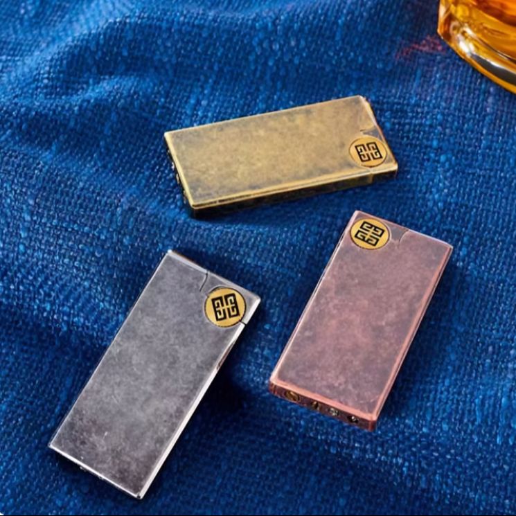 Picture of Fashion Ultra-thin Butane Gas Lighter Metal Grinding Wheel Ignition Lighter Accessories High Quality Gift New