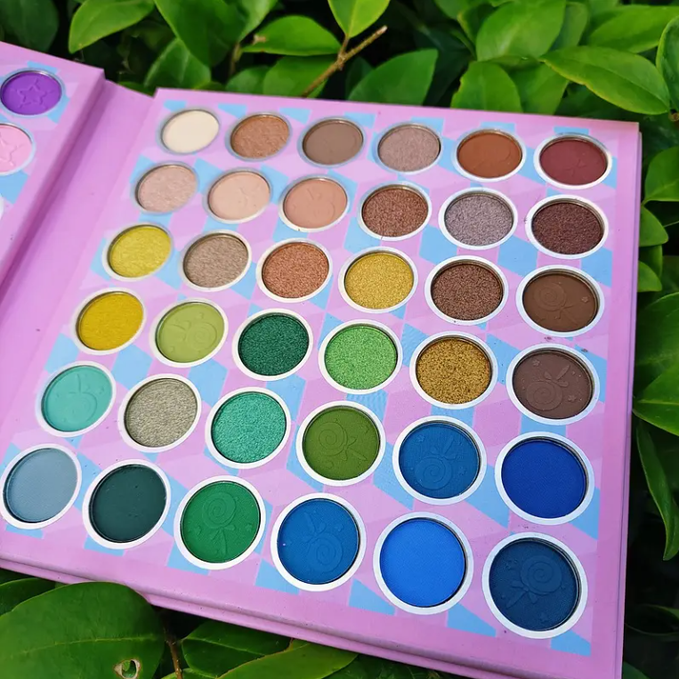 Picture of 72 Color Eye Shadow Powder Palette Customized Clamshells Eyeshadow Multichrome Dropshipping Makeup Glitter Eyeshadow