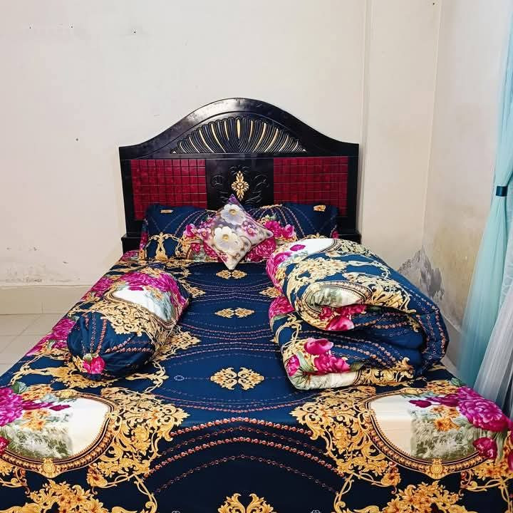 Picture of 5 Pieces Comforter + Bed Sheet Combo Set