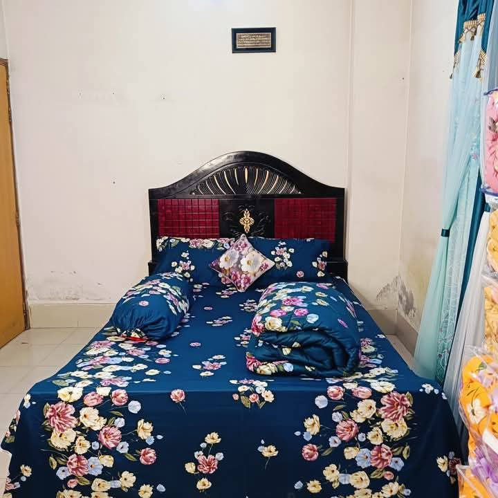 Picture of 5 Pieces Comforter + Bed Sheet Combo Set