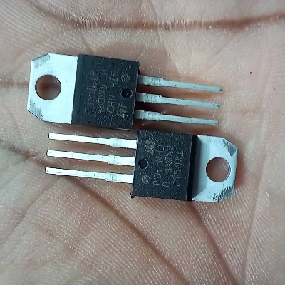 Picture of Low Price TYN612 IC Thyristor 12A 600V Unidirectional TYN612 SCR Thyristor TO-220 Silicon Control Rectifier Transistor 3 Pin Leads IC