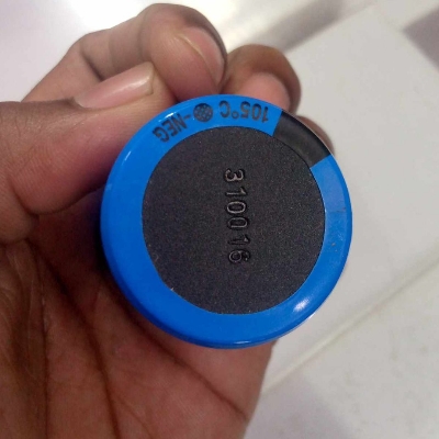 Picture of 2200uF 200V Capacitor RADIAL Electrolytic Capacitor