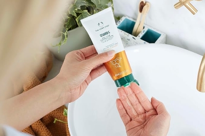 Picture of The Body Shop Vitamin C Daily Glow Cleansing Polish