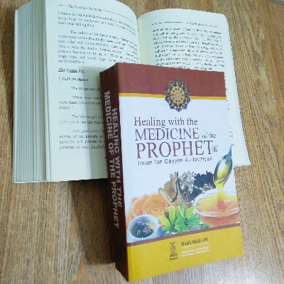 Picture of Healing with the Medicine of the Prophet by Ibn Qayyim al-Jawziyya (Premium - Paperback)